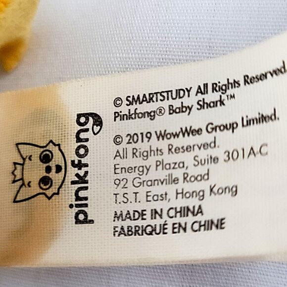 Pink Fong Singing Yellow Baby Shark Plush 2.5" Square Squeeze to Sing Works 2019 - Picture 3 of 4